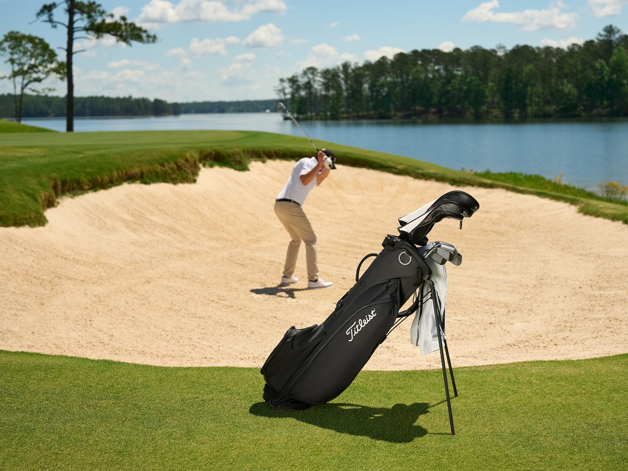 Golf Bags | Staff, Stand, Cart, Hybrid & Carry | Titleist