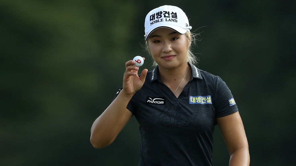 Jeongeun Lee6 Salutes the crowd at the 2019 U.S. Women's Open after holing a birdie putt at the Country Club of Charleston